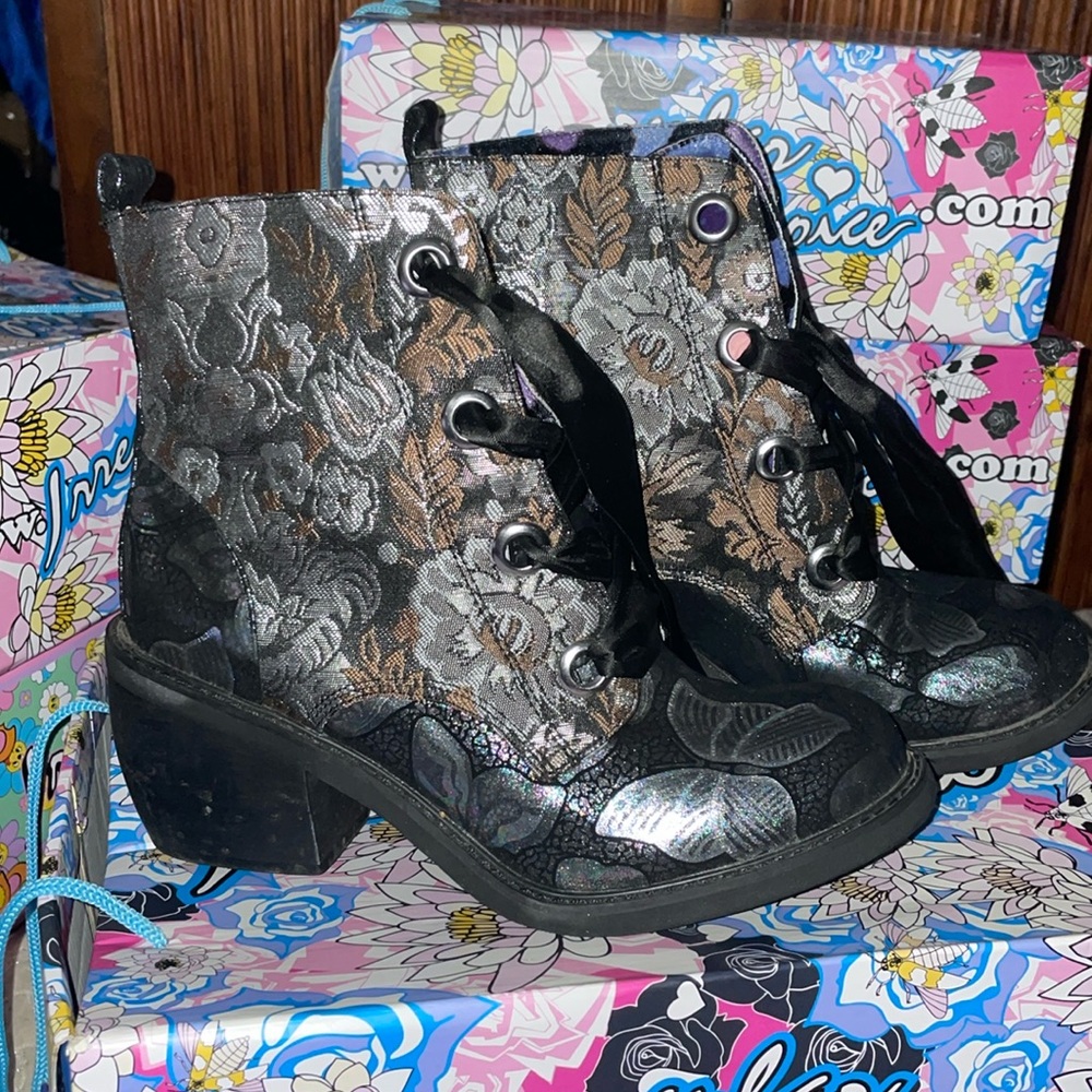 Irregular Choice Quick Getaway UK 40